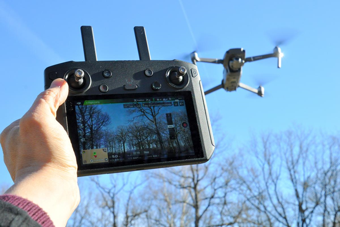 Drones à télécommandes portables